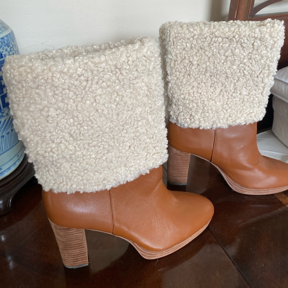 Beautiful never worn brown leather boot with shearling
